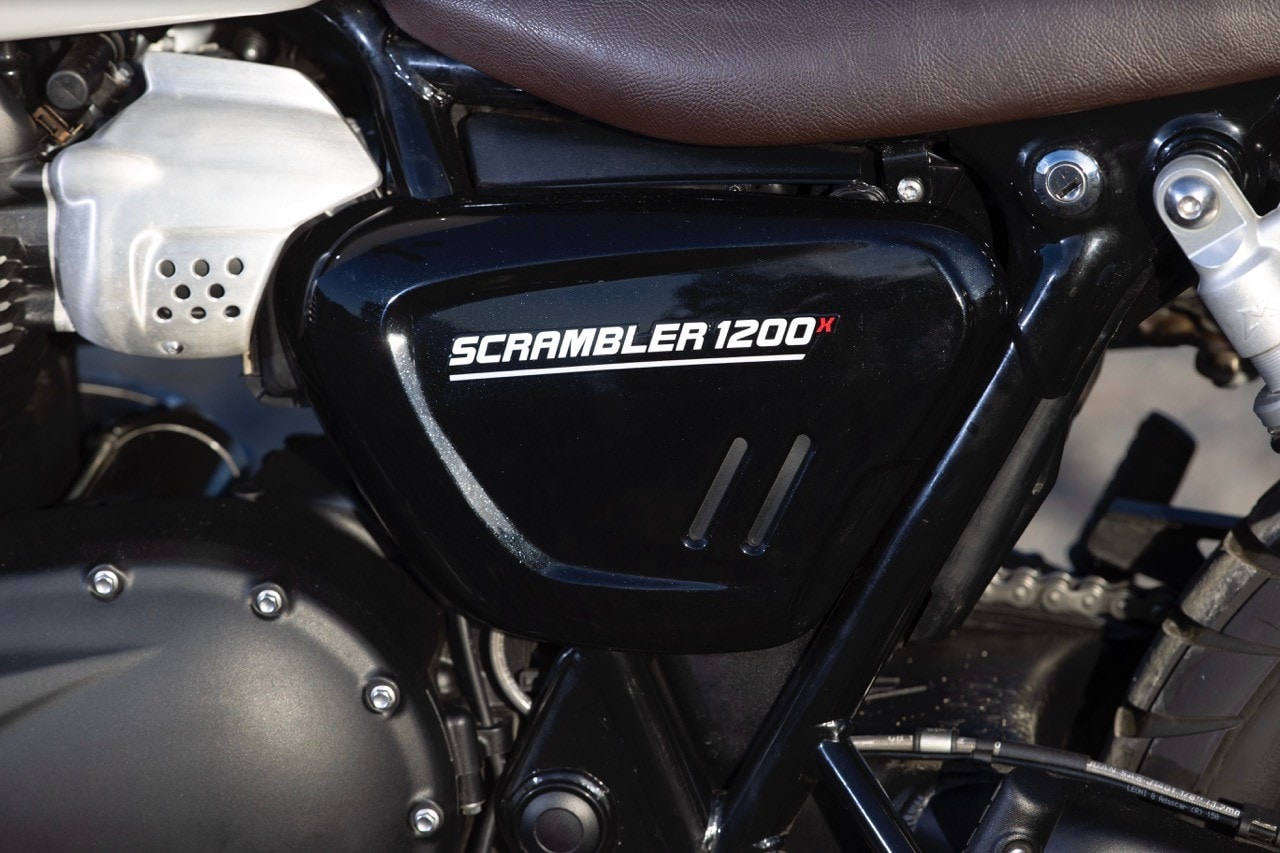Triumph Scrambler 1200, XE e X sotto esame su strada e fuori